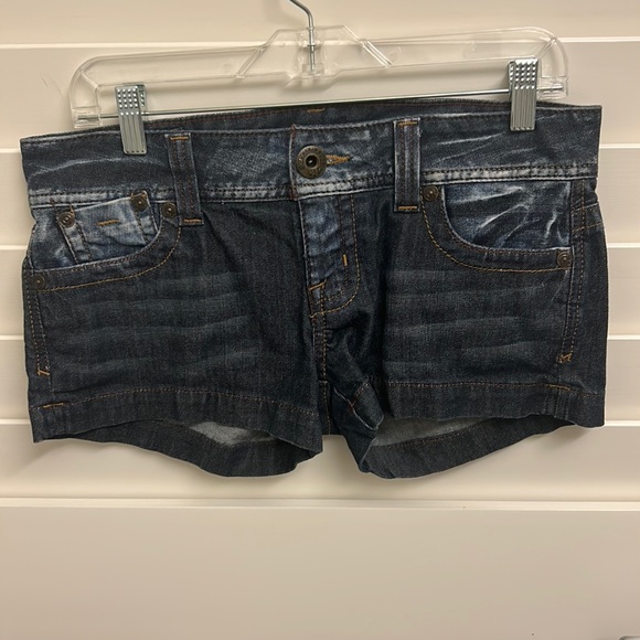 Guess Jeans dark denim w/acid wash 7” shorts, size 28. - Picture 1 of 5